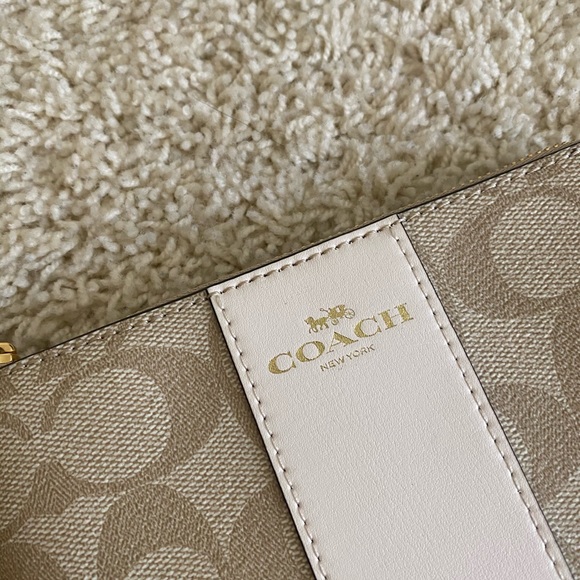 Coach Corner Zip Wristlet In Signature Canvas - Picture 5 of 7